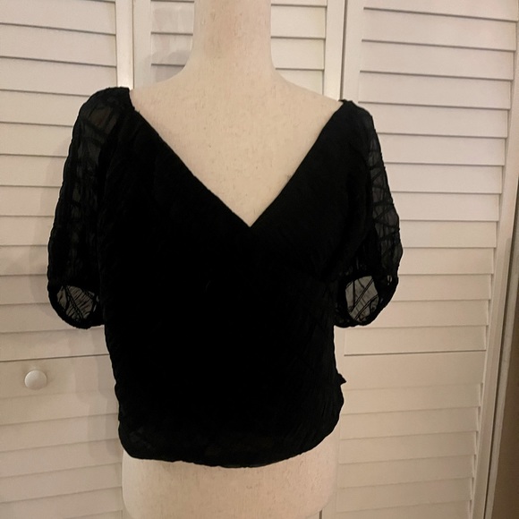NWT Lucy Paris Black Textured Faux-Wrap Top Size XL Puff Sleeves - Picture 2 of 6